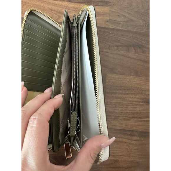 Michael Kors Jet Set Large Travel Continental Wallet Sage/Olive NWT - Picture 5 of 7